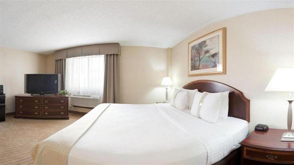 Holiday Inn & Suites Chicago-Carol Stream Wheaton By Ihg Εξωτερικό φωτογραφία
